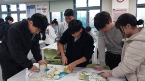 조치원중학교, 학생들이 직접 수확한 무·배추로 ‘사랑의 김장’ 24박스 기부